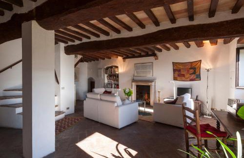 Todi House | Town House with Garden and Piano