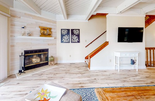 Rehoboth by the Sea House | Town of Dewey Beach home close to beach with W/D & fast WiFi - dogs OK