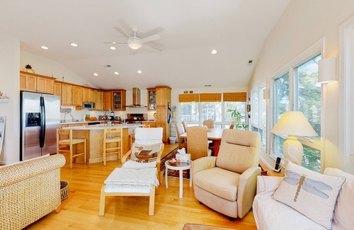 South Bethany Harbor House | Town of South Bethany Beach home with sunroom and water views - dogs ok