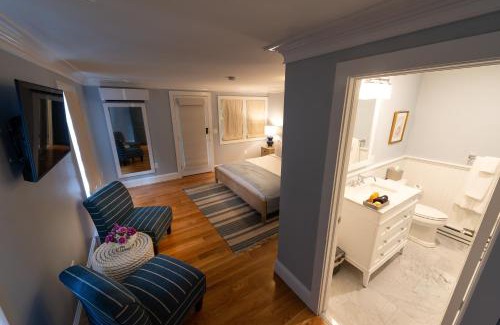 Cliff Walk Bed & Breakfast | Town & Tide Inn