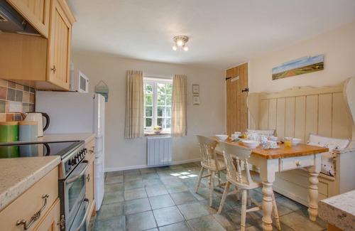 Cley next the Sea House | Town Yard Cottage - Two Bedroom House, Sleeps 4