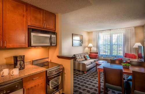 Linthicum Heights Hotel | TownePlace Suites by Marriott Baltimore BWI Airport