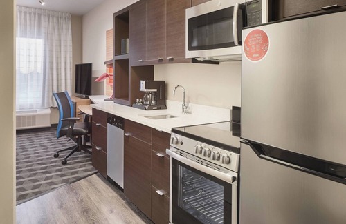 Medicine Hat Hotel | TownePlace Suites by Marriott Medicine Hat