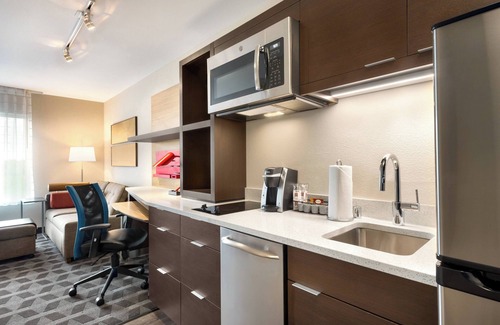 Grafton Hotel | TownePlace Suites by Marriott Milwaukee Grafton