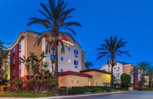 Platinum Triangle Hotel | TownePlace Suites by Marriott Anaheim Maingate Near Angel Stadium