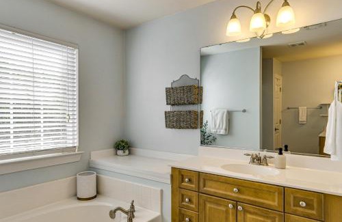 Ladson House | Townhome 3 Mi to Wescott Park and Golf Course!
