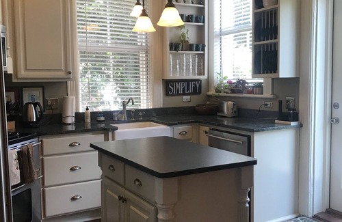 Historic Downtown Savannah House | Townhome at North End of Beautiful Forsyth Park