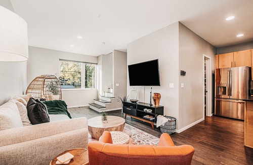 Kansas City House | Townhome - Downtown KC w/2 car garage! 30+ day stays.