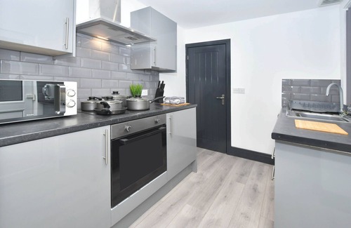 Crewe House | Townhouse @ 101 Lord Street Crewe – Superior Double with TV