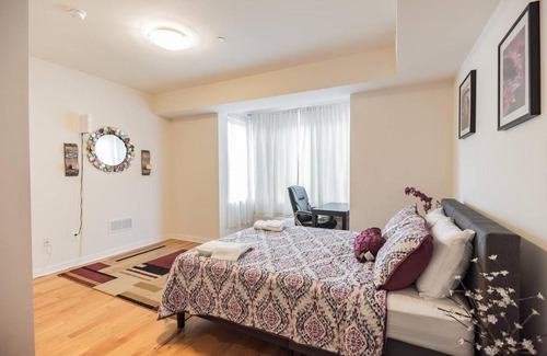 West Poplar Bed & Breakfast | Townhouse - 5 mins Center City -Convention Center