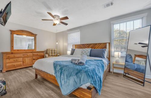 Sandy Springs Apartment | Townhouse in ATL Suburbs,Backyard & Parking!