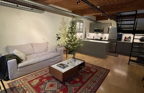Fashion District House | Townhouse loft at The Well, steps from King West