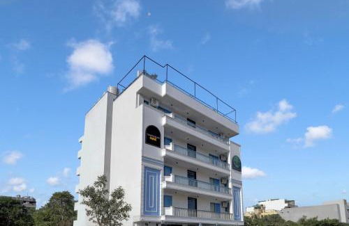 DLF Phase 5 Hotel | Townhouse OAK Elite Golf Stays