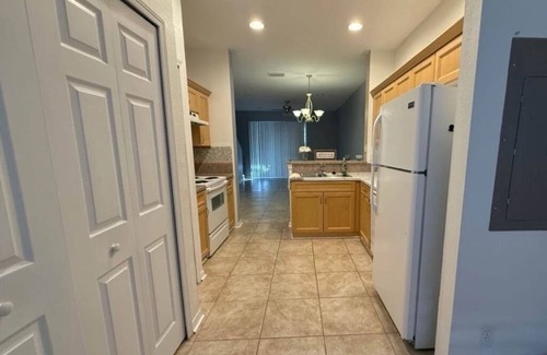 Riverview House | Townhouse Retreat! Free Wifi & AC in Riverview - Entire Unit Price