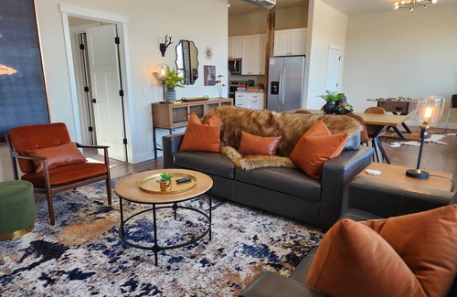 Townsend Condo | Townsend Penthouse-1900s Condo located in the heart of Townsend- fully remodeled