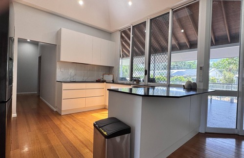 Annandale House | Townsville Apartments & Homes On Riverpark Drive - Executive 4 bedroom house in Annandale