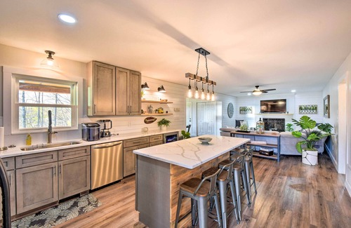 Townville House | Townville Lake House w/Private Dock, Kayaks!