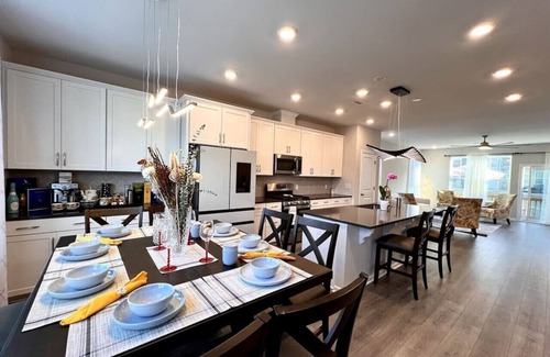 Durham House | TPV - Buckingham - 10 mins - Airport/Duke/Downtown