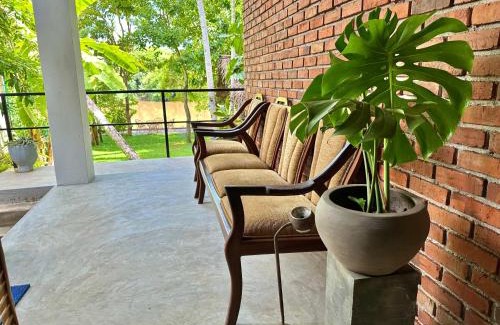 Ekala Cabin | Track Monkey's Lodge