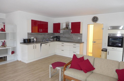 Leverkusen Apartment | Trade fair visitors Cologne /Düsseldorf: Basement apartment near the forest in good traffic conditions