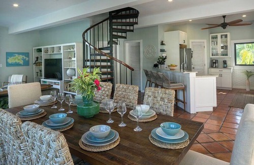 Hart Bay Villa | Tradewinds of Hart Bay - Beautiful Home, Pool, A/C, Stunning Views