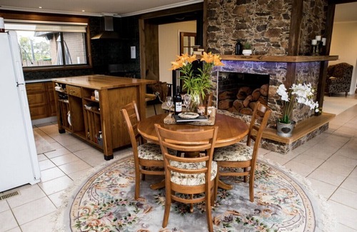 Wildwood House | Traditional Australian Country Retreat -Pure serenity and bliss, 8min Melb aport