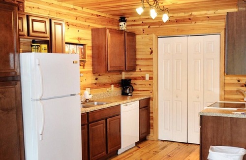 Glenwood Cabin | Traditional Cabin - Perfect for a Couples Getaway