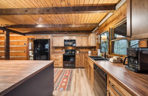 Blowing Rock Cabin | Traditional Cabin with Modern Conveniences