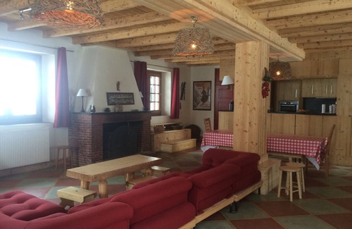 Crest-Voland Ski Chalet | Traditional chalet in the woods