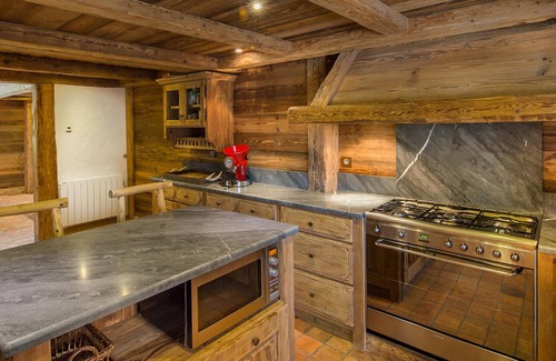 Le Raffort Ski Chalet | Traditional Chalet with Jacuzzi and Sauna in Méribel-Les Allues