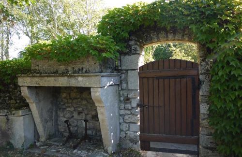 Balanzac House | Traditional Charentais cottage in countryside 25 minutes from Royan