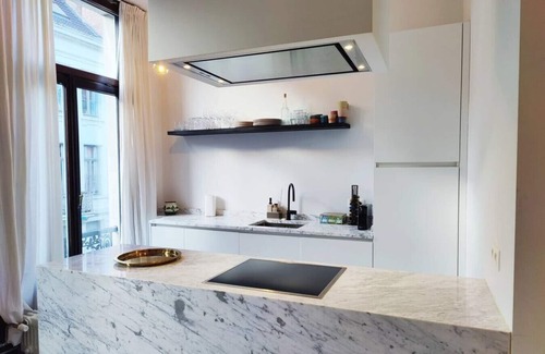 Harmonie Apartment | Traditional chic high ceilings apt w Aircos/Garage