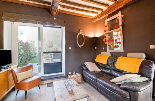 Clavier House | Traditional Cottage with private terrace, cleaning included
