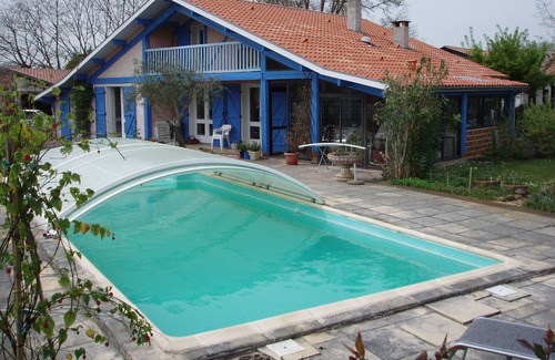 Sanguinet Villa | Traditional Landes house, 30° covered swimming pool 500m from Lac de Sanguinet