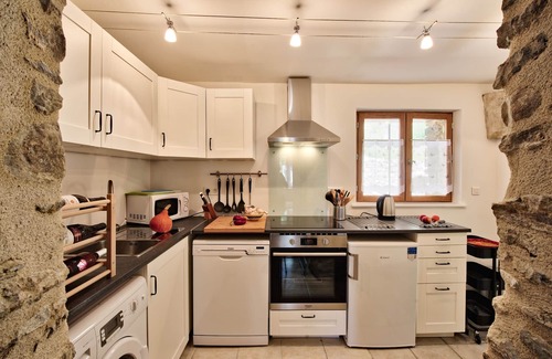 Pont-de-Barret Apartment | Traditional stonebuilt ProvencaleMas, gite apartment. Large swimming pool M