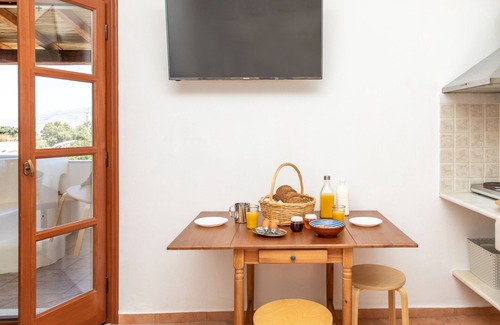 Agios Prokopios House | Traditional Styled Apartment With Private Outdoor Jacuzzi