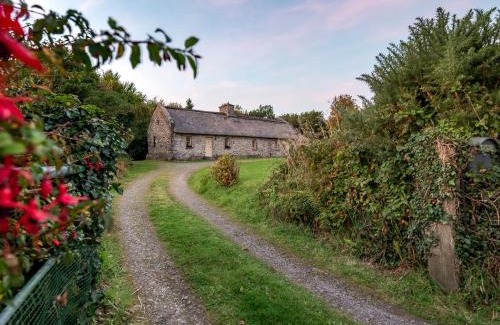 Templenoe House | Traditional style thatched cottage in Kenmare