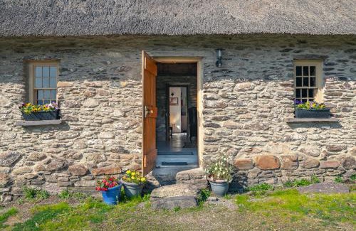 Templenoe House | Traditional style thatched cottage in Kenmare