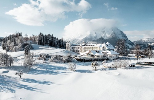 Gatschen House | Traditional Suite, balcony (half board) - IMLAUER Hotel Schloss Pichlarn