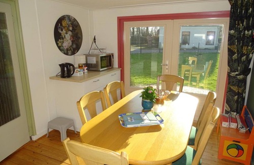 Schoondijke House | Tragel 37 is located on the edge of the village of Schoondijke, about 5km from Breskens and the beach. The cottage is located at a short distance from the cycle network,