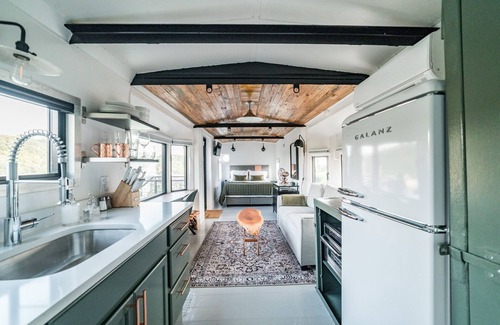 Daniels Hill Apartment | Train Caboose & River Views < .5 to Downtown