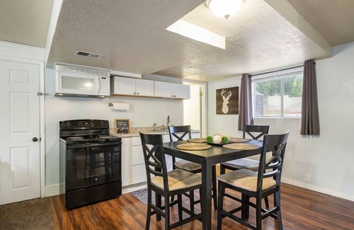 Sandy Apartment | Tramp|Hot Tub|Family Centered