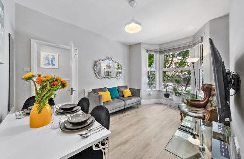 West Ham Villa | Tranquil 2 Bedroom Rose Cottage near Stratford