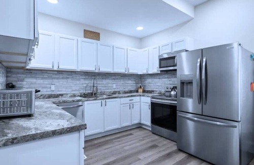 Sumner House | Tranquil 7-Bed Retreat NEAR I-75