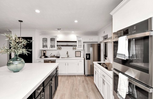 Atascocita House | Tranquil 8-Bedroom w Pool 30 Mins to Downtown SCL