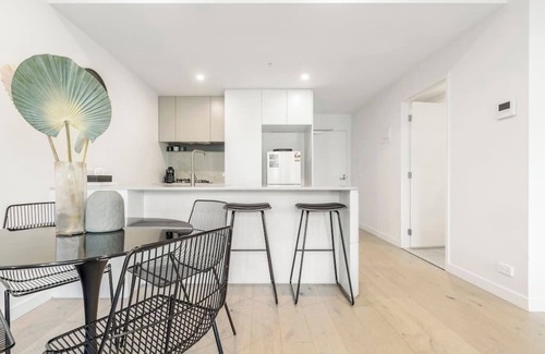 Heidelberg Apartment | Tranquil Apt | Major Hospital Precinct w Parking