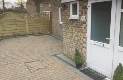 Larkfield House | Tranquil Aylesford Retreat with 5 Bedrooms