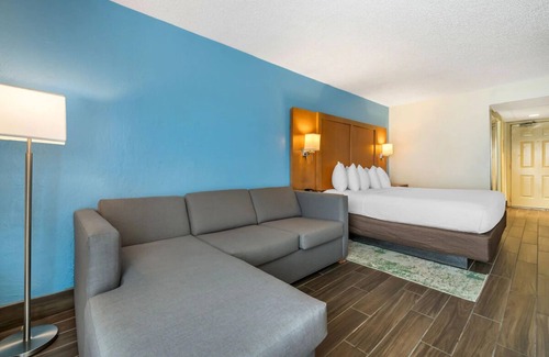 Seabreeze Park Hotel | Tranquil Beachfront Stay | Unwind or Explore—Adventure Awaits by the Sea