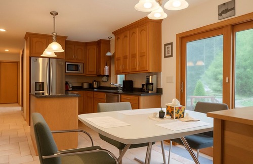 Harwinton House | Tranquil Contemporary Privacy