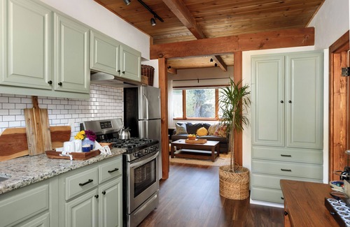 Carmel Cottage | Tranquil cottage with fenced garden, fire pit, bbq, outdoor dining and hot tub.